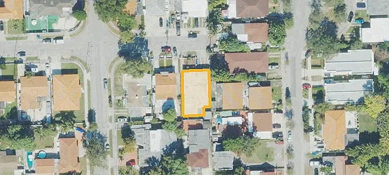 Two-Unit Duplex with Flexible Layout