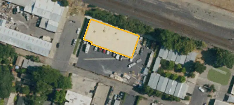 Flex Building With Secured Yard