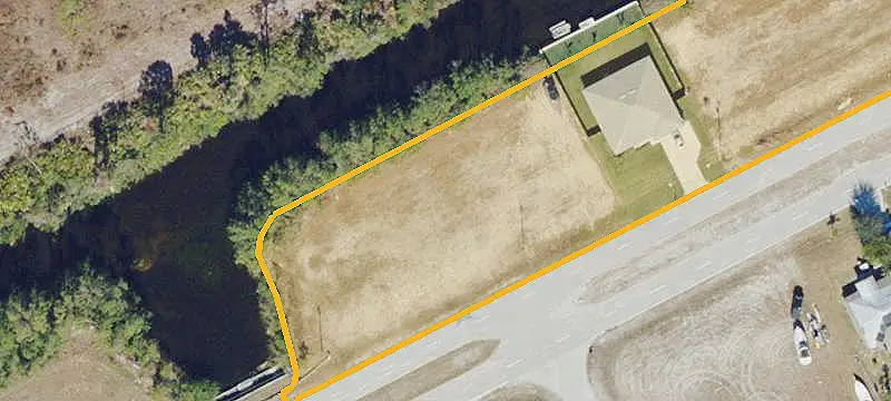 417 Wilmington Pkwy, Cape Coral, FL 33993