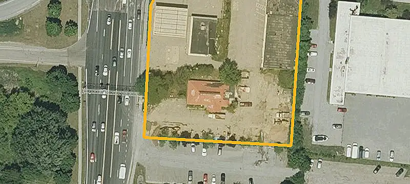 Retail Space at Signalized Intersection