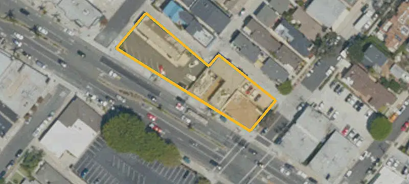 Mixed-Use Property With Restaurant