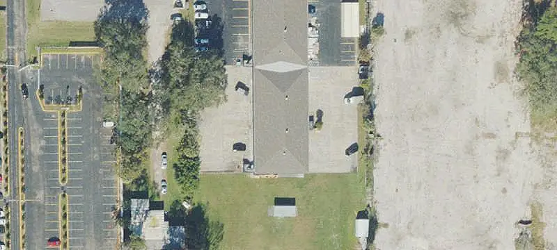 Lakefront 125-Unit Hotel