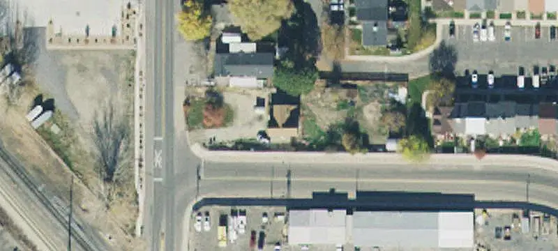 6-Unit Apartment Building