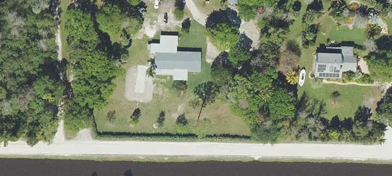 Equestrian Property with 18-Stall Barn
