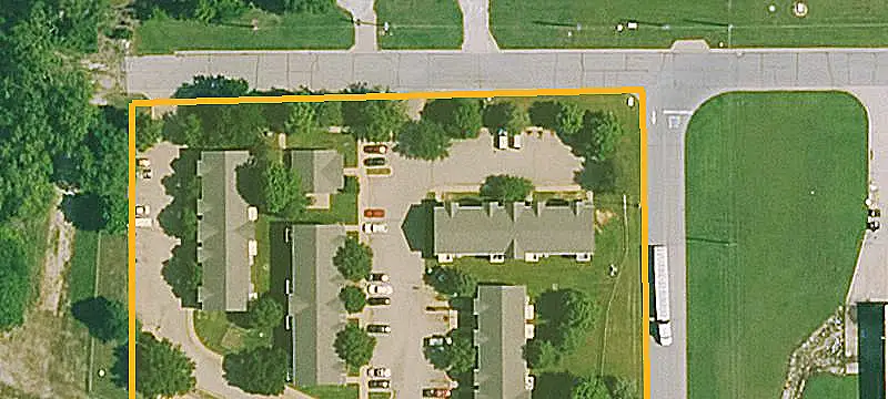 Apartment Building Near Amenities