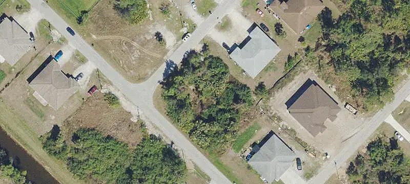 New-Construction Duplex with Garages