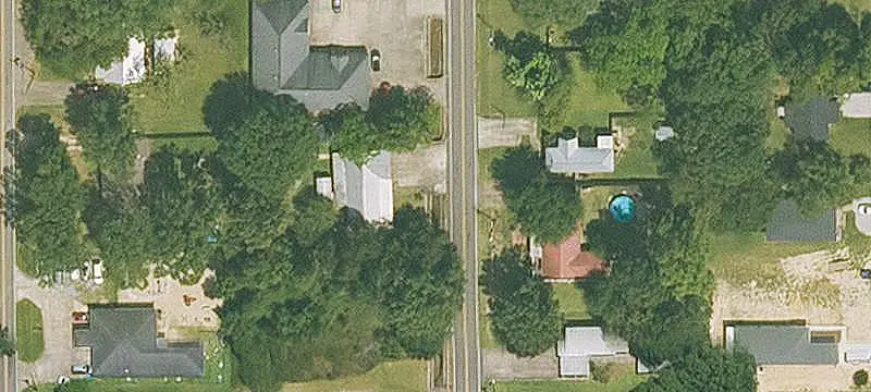 6-Unit Apartment Building