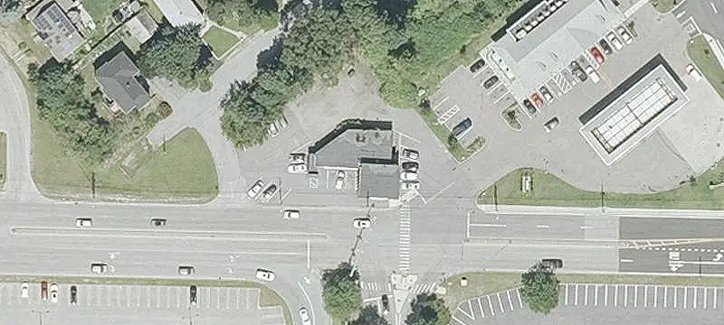 Freestanding Seven-Unit Shopping Center