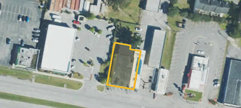 Retail Building with Existing Tenant
