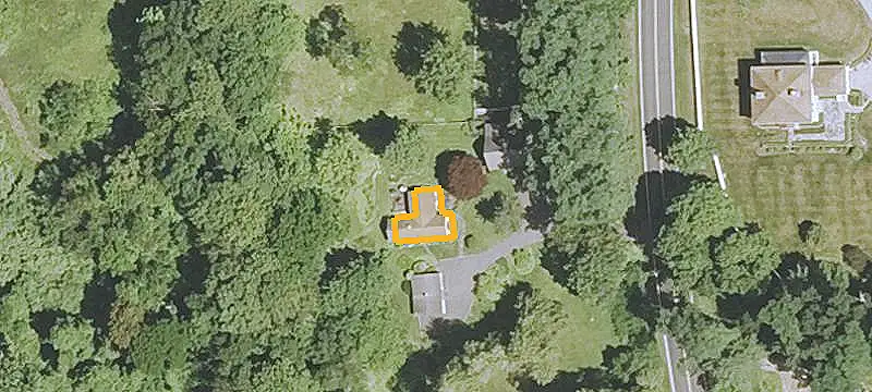 Equestrian Cottage with Horse Barn