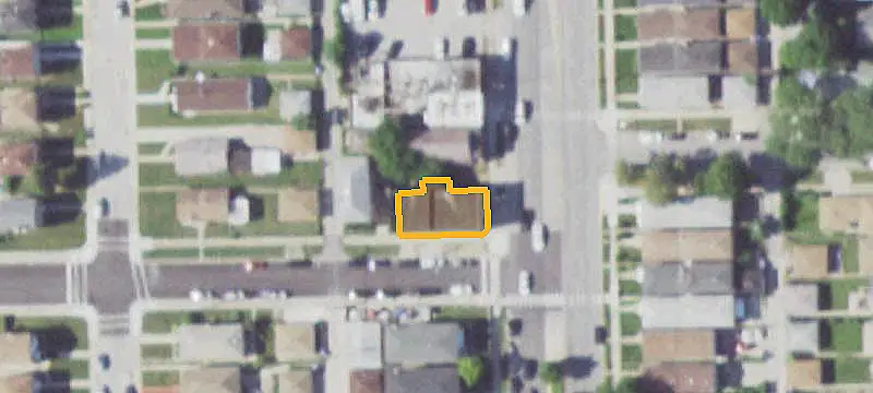 Mixed-Use Property with 3 Apartments