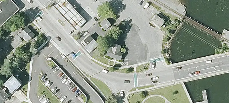 Street-Level Corner Office Unit