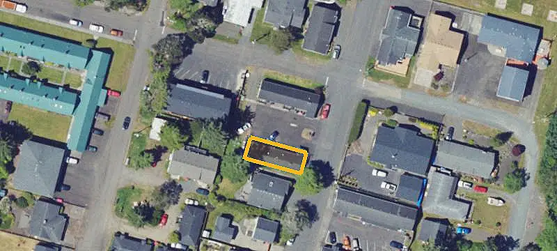 6-Unit Apartment Building