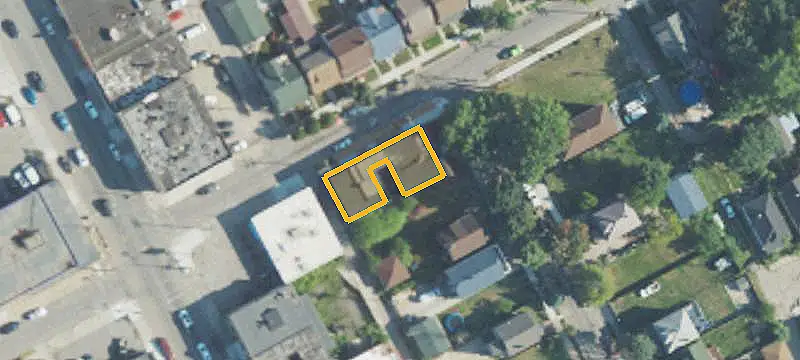 8-Unit Updated Apartment Building