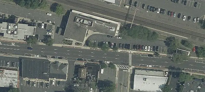 Single-Tenant Office Unit