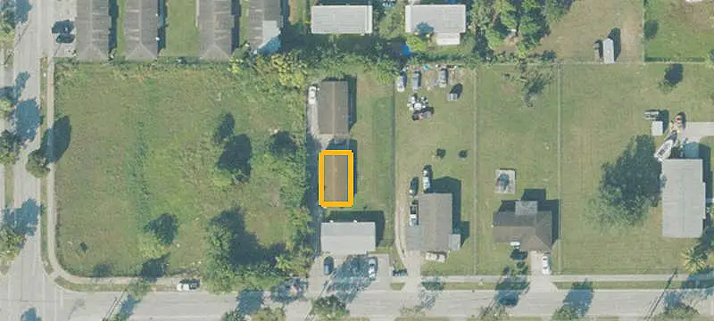 6-Unit Apartment Building