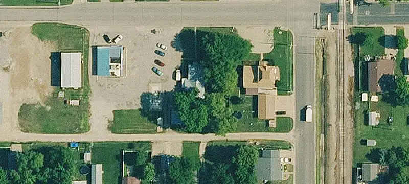 Auto Shop with Apartment