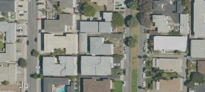 6-Unit Apartment Building