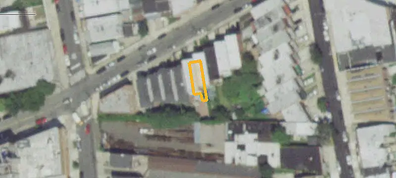 6-Unit Apartment Building