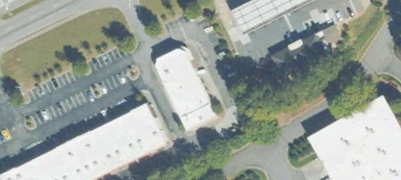 Freestanding Automotive Service Facility