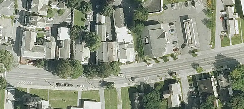 Mixed-Use Building with Apartment