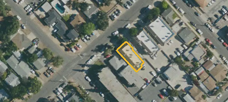 6-Unit Apartment Building