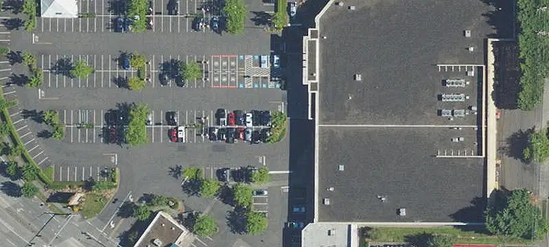 Safeway-Anchored Shopping Center