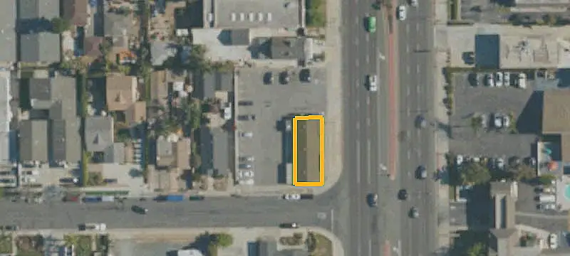 Single-Tenant Storefront Building