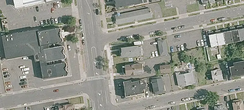 Mixed-Use Building with Garages