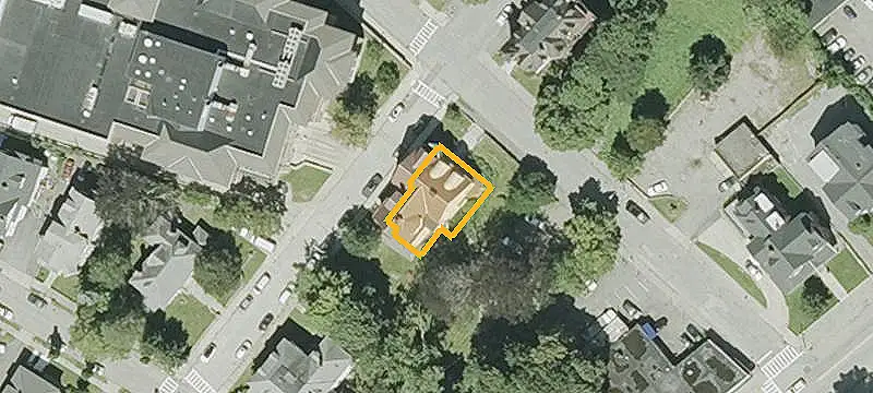 17-Bedroom Apartment Building