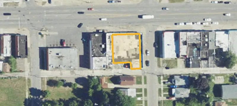 Mixed-Use Property with Apartment