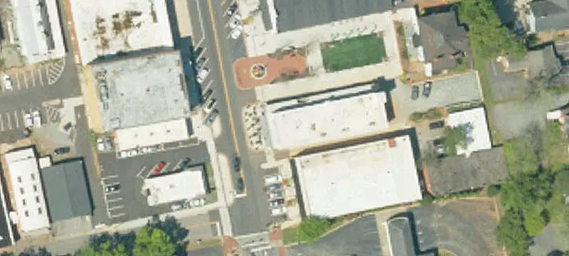 Retail Suite in Multi-Tenant Building