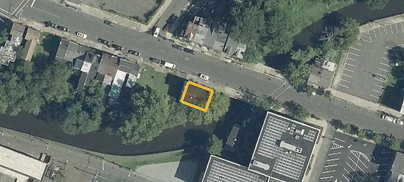 6-Unit Apartment Building