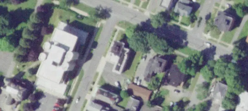 6-Unit Apartment Building with Laundry