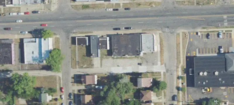 Renovated One-Story Retail Space