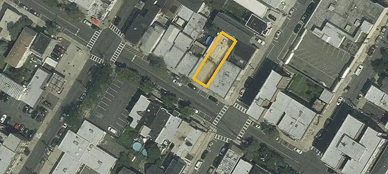 Mixed-Use Building with Apartment