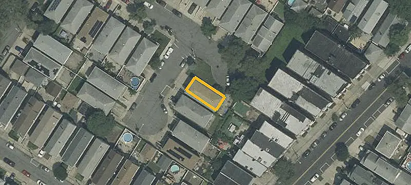 Duplex With Private Yard