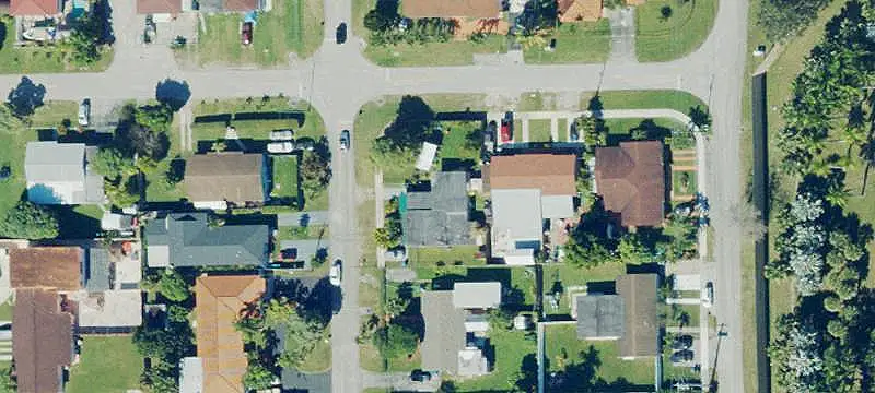Duplex with Corner-Lot Yard