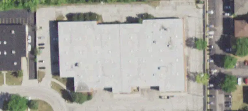 Distribution Center with Interior Docks