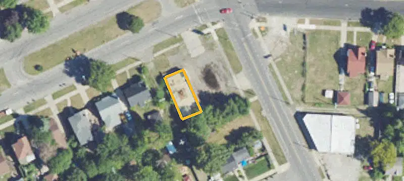 Retail Building with Adjacent Lots