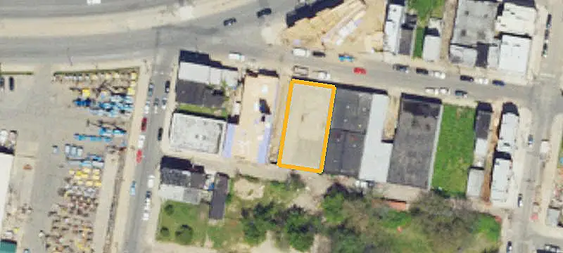 Commercial Land With Garages