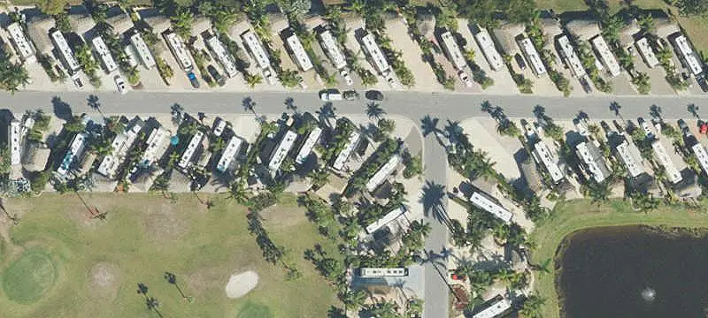 Golf-Course RV Lot