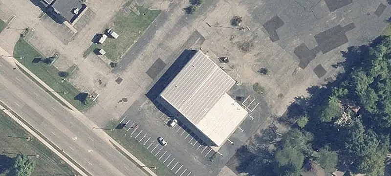 Multi-Tenant Retail Building