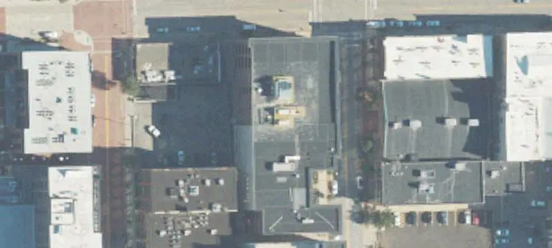 Five-Story Office Building with Classrooms