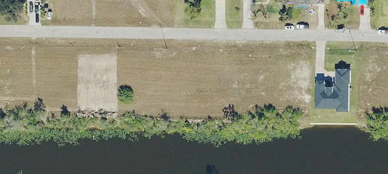 Southern-Exposure Waterfront Land