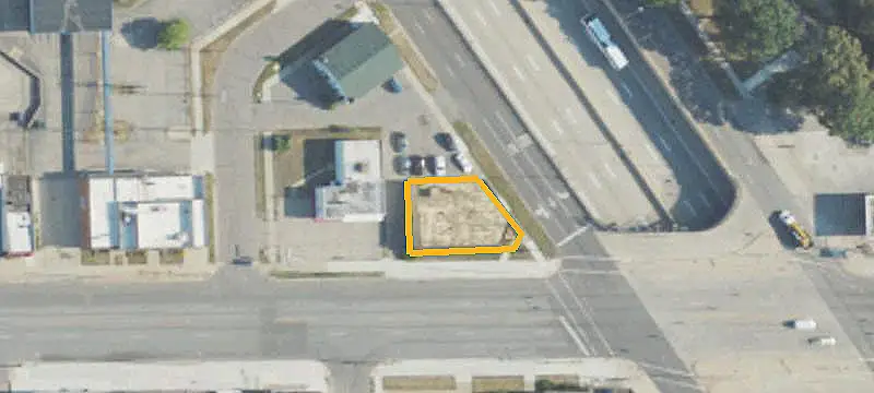 Flex Building with Fenced Yard