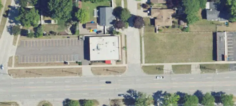 Freestanding Storefront with Restaurant