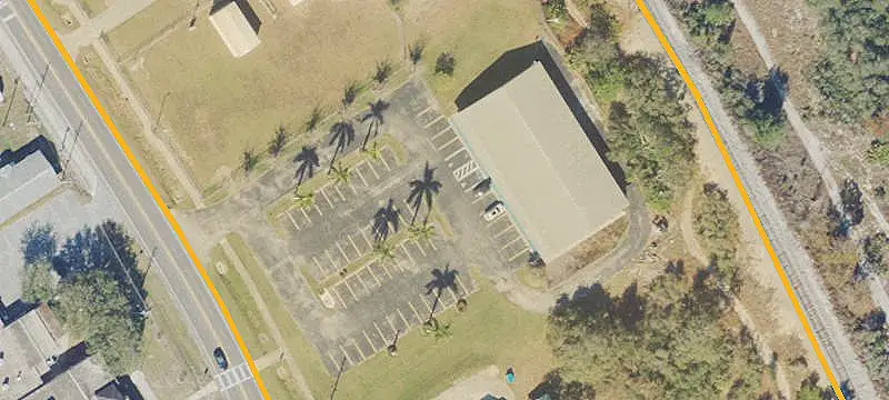 Freestanding Shopping Center