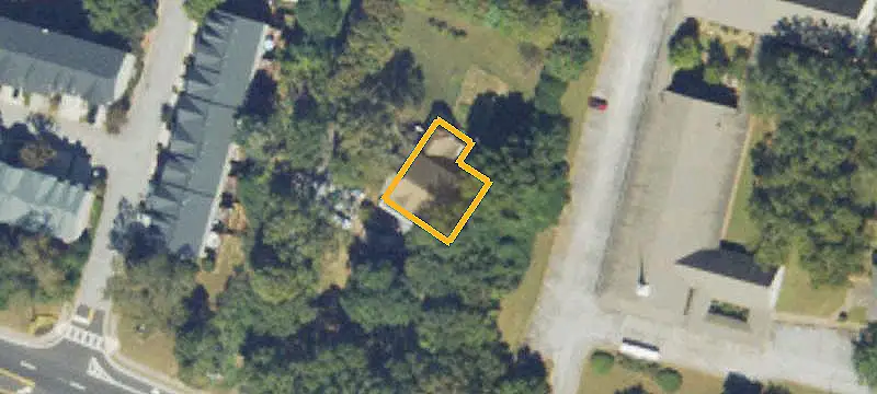 Creek-Bordered Commercial Land