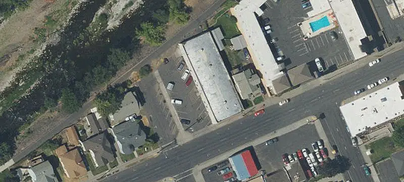 Seven-Space Retail Building